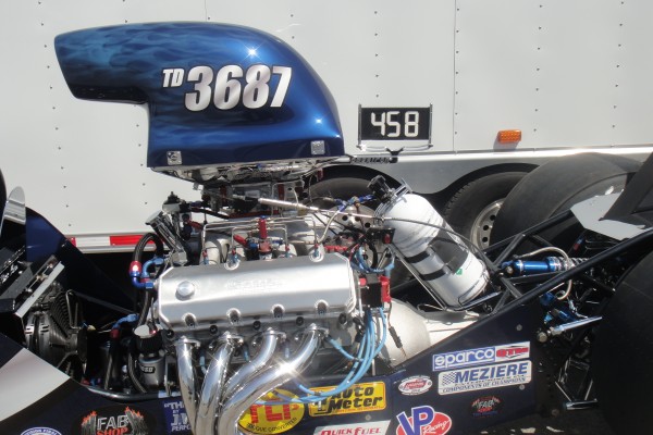 engine on a sportsman dragster