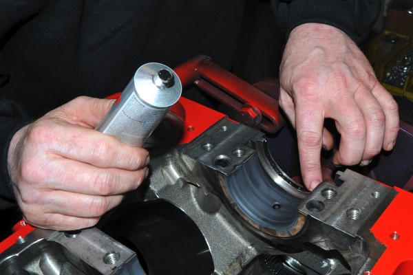 lubing main journals on a Dart Big M block engine