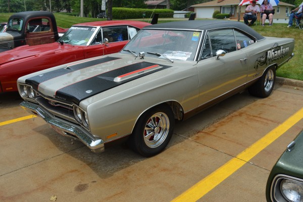silver and black plymouth gtx coupe