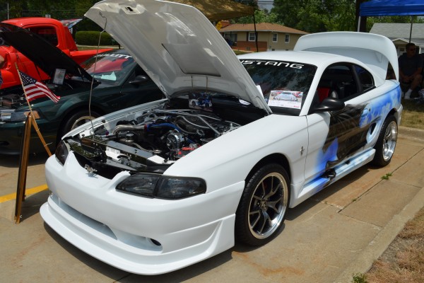 Custom paint Ford Mustang
