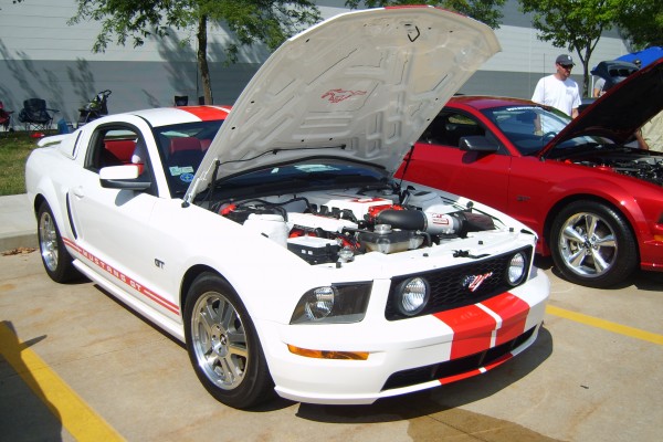 White 2006 Ford Mustang GT