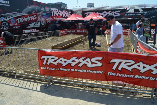 traxxas rc car dirt track