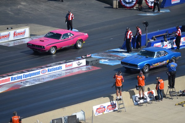 a barracuda and camaro drag race