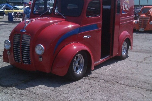 Hot rod Dairy Queen divco milk truck