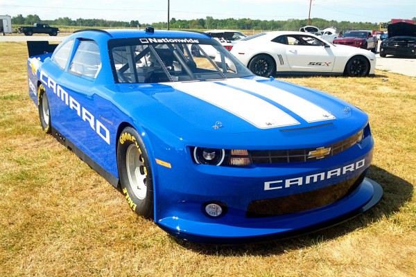 Camaro5 Fest. Blue Camaro with White Stripes
