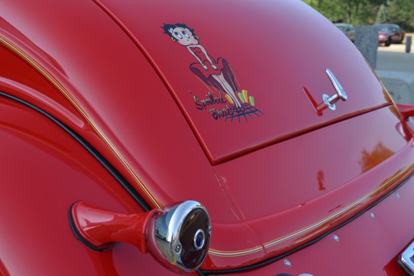 1933 Ford, trunk