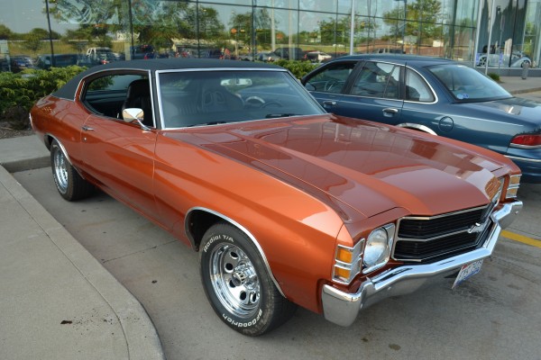 1971 Chevrolet Chevelle, hood view