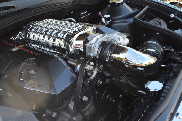 2010 Camaro 2SS-RSS engine