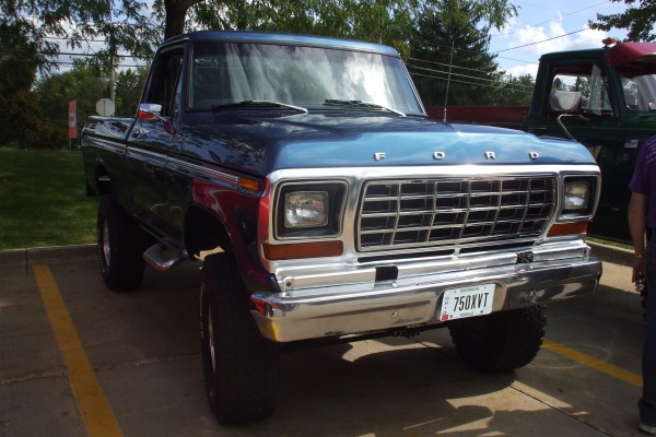 ford lifted 4x4 pickup truck