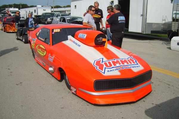 marco abruzzi summit racing sportsman camaro in pits