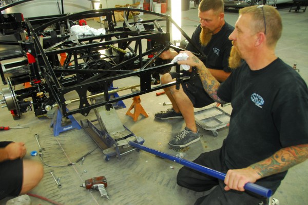 installing a rear axle into a shelby cobra kit car frame