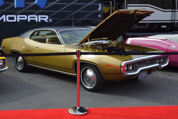 gold 1971 plymouth road runner coupe