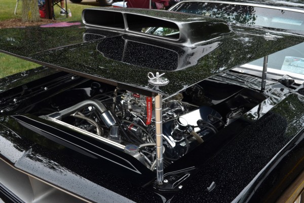 Hemi engine in a classic mopar