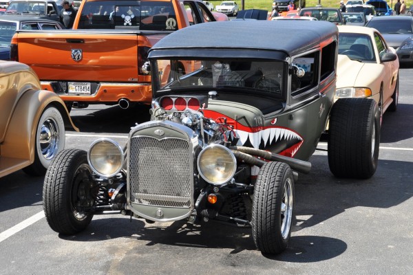 ford tudor hot rod in flying tigers livery