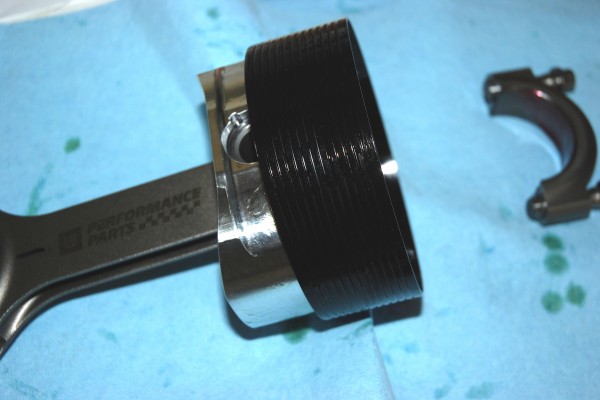 ring compressor on a piston