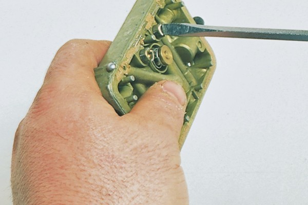 removing carburetor jets