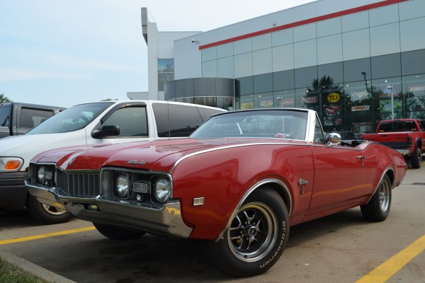1968 Oldsmobile Cutlass S convertible, side quarter