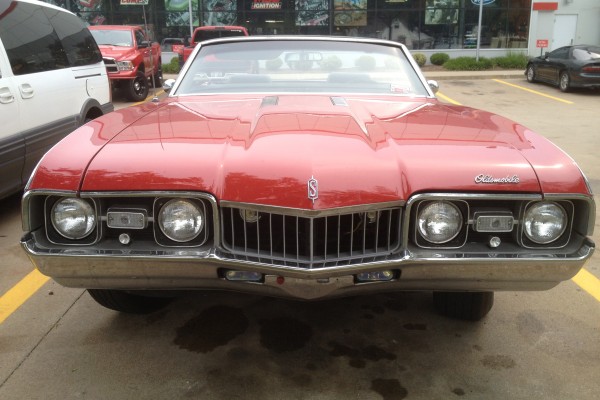 1968 Oldsmobile Cutlass S front grille