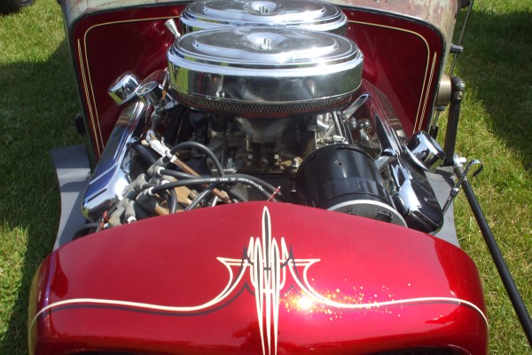 v8 engine in an old prewar hot rod