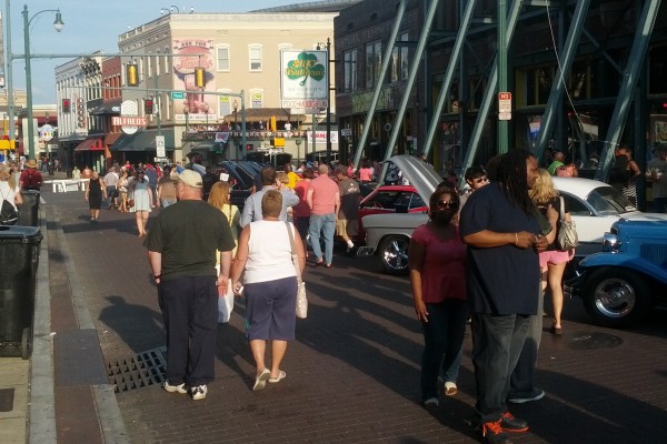 crowd at a cruise-in car show