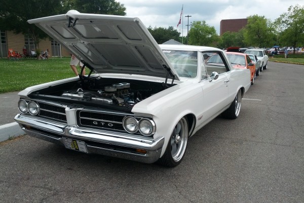white 1964 pontiac tempest gto