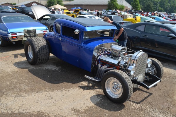 blue ford five window raked hot rod
