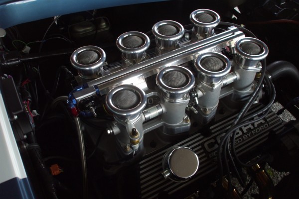 velocity stack intake manifold on a shelby cobra engine