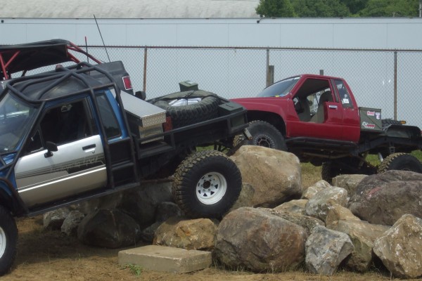 off road rigs doing a rock crawling demo