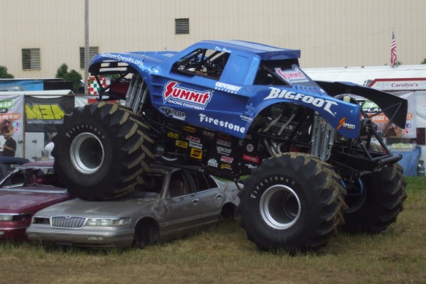 bigfoot monster truck crushing old cars
