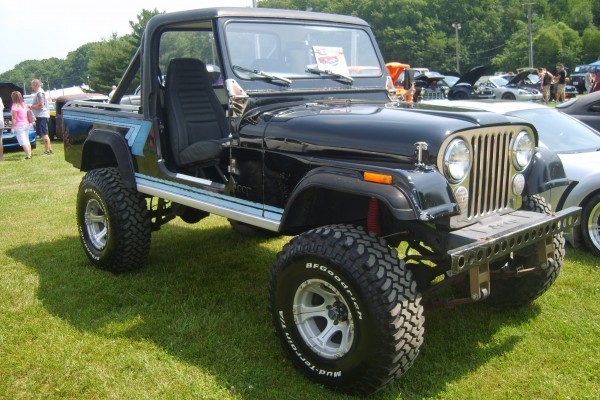 jeep cj-8 scrambler at super summit car show
