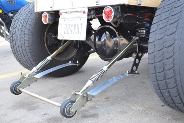 traction bars behind a ford t bucket hot rod