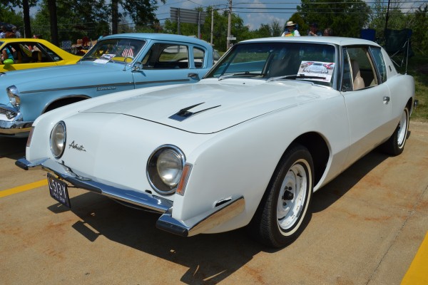 1963 Studebaker Avanti with round headlights
