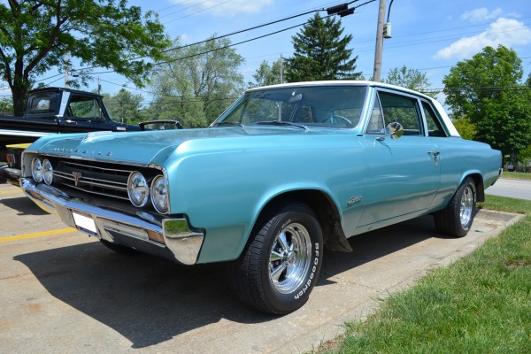 front quarter view of a 1964 Oldsmobile F85