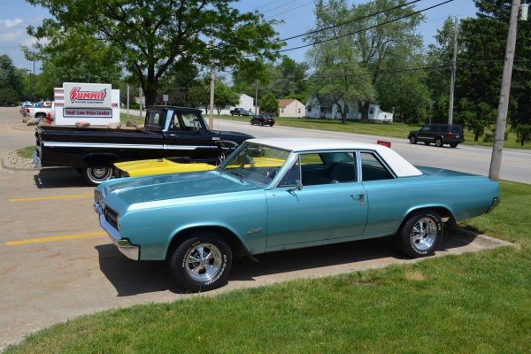 1964 Oldsmobile F85, side view