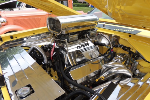 tunne1 ram 440 v8 engine in a classic mopar muscle car