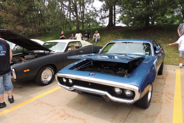 blue plymouth road runner