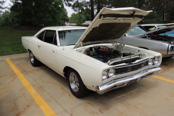1967 white plymouth road runner