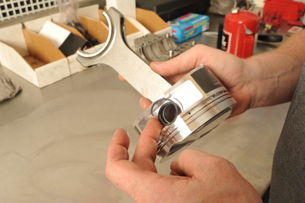 installing connecting rods on a piston from a Ford 598 Big Block