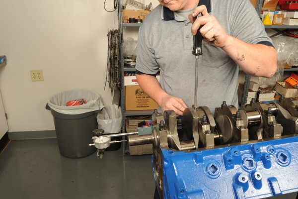 checking crank endplay on a Ford 598 Big Block