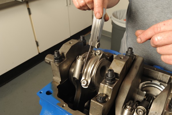 checking rod side clearance on a Ford 598 Big Block