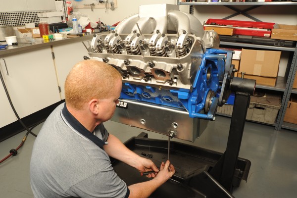 installing a moroso oil pan onto a v8 engine