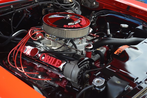 Oldsmobile super rocket 455 v8 engine in a cutlass