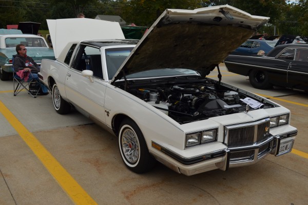 vintage pontiac grand prix g-body coupe