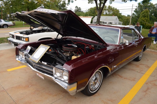 vintage oldmsobile delta 88 coupe