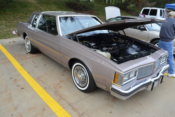 custlass supreme g body coupe at car show
