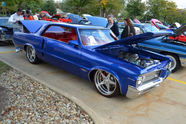 Blue Custom Pontiac Street rod muscle car