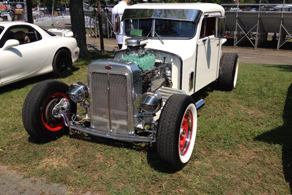 Luke Claremont's Peterbuilt street rod with LS engine