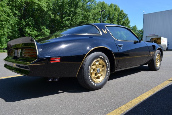 passenger side view of a 1976 pontiac trans am
