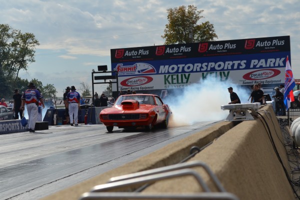 camaro doing a burnout prior to a drag race