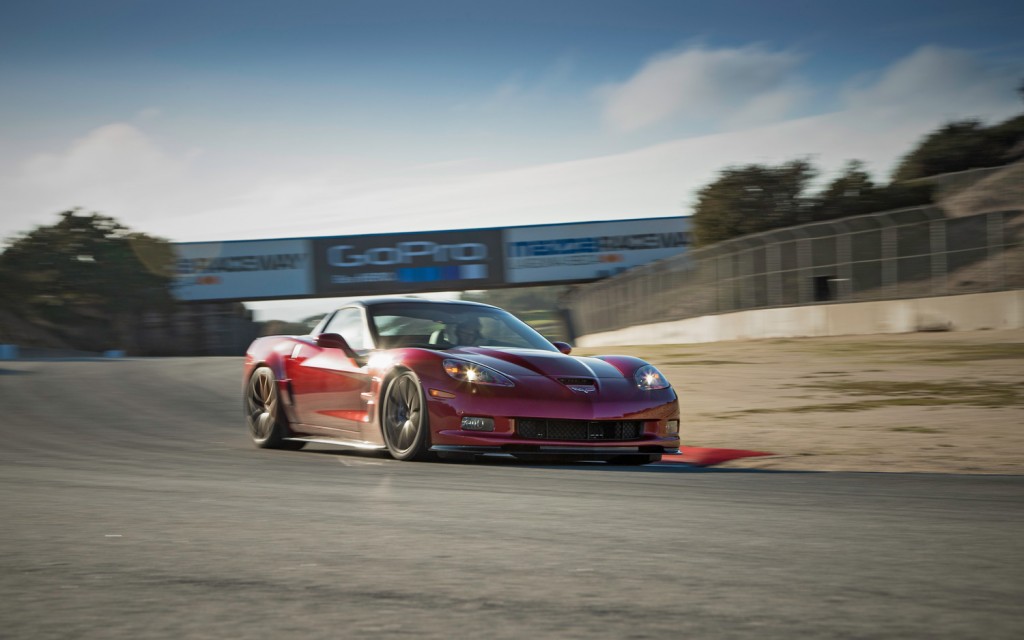 2013-Chevrolet-Corvette-ZR1-front-three-quarter-2